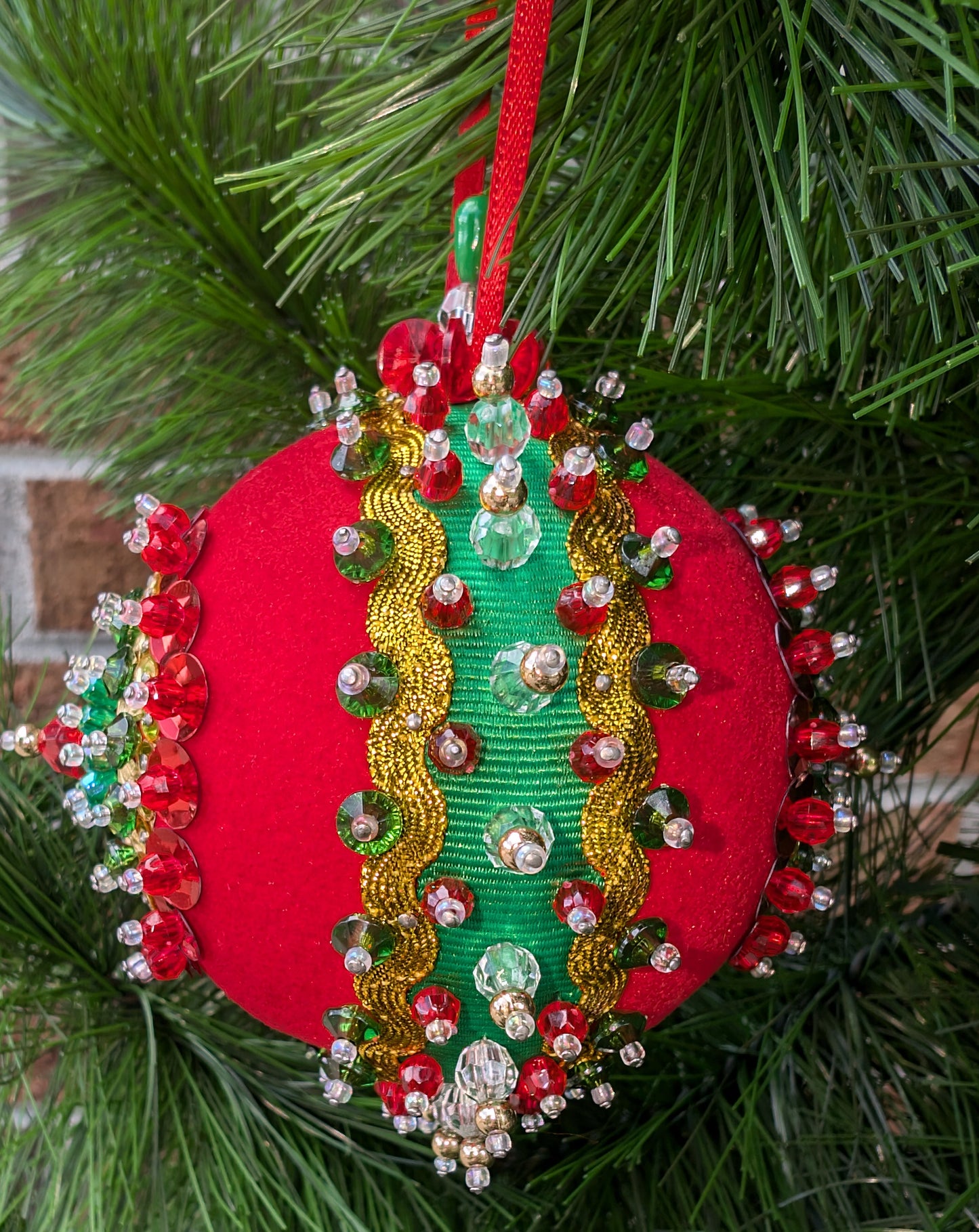 Ol' Aunt Mary in RED AND GREEN Pin Ornament Kit