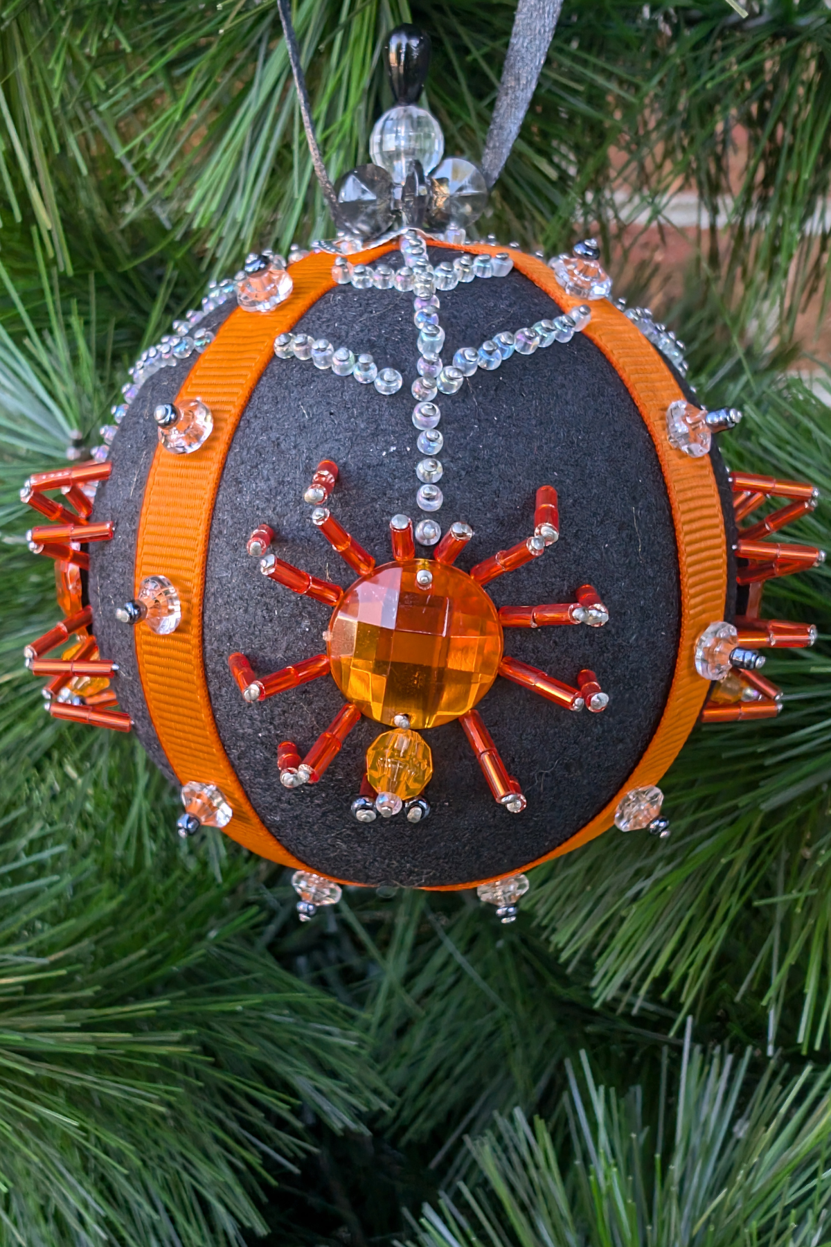 G-Ma Silvia Halloween Spider Pin Ornament Kit